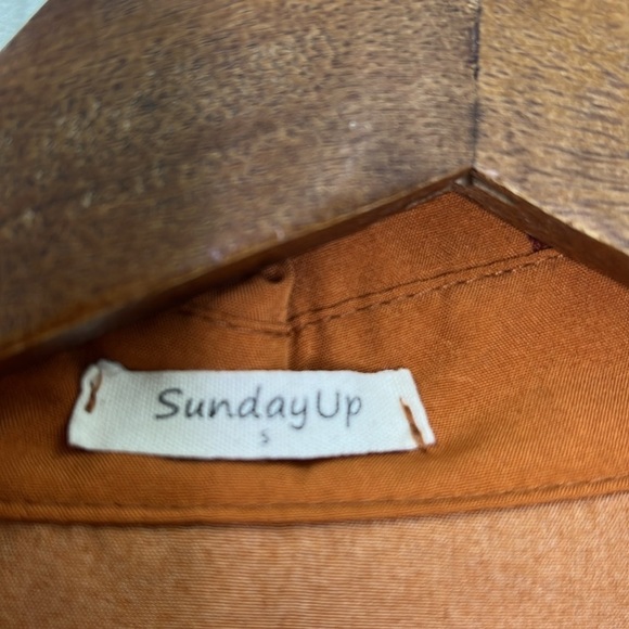 Sunday Up - Burnt Orange Zebra Patterned Button Up Lightweight Blouse Small - Picture 8 of 10